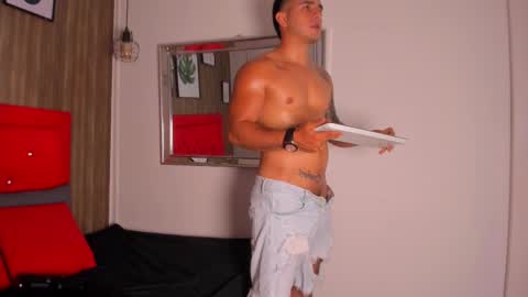 Snapshot of big_tylerr chatting on 10-03-25, 08:39 Tylerr online show from 10-03-25, 08:39