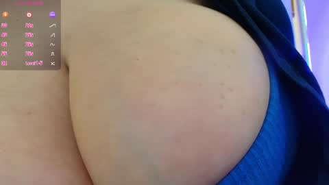 Snapshot of bigbittiesandfun chatting on 06-08-26, 12:58 bigbittiesandfun online show from 06-08-26, 12:58