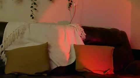 Snapshot of bigbittyblonde chatting on 12-11-24, 04:07 Melenie Mel online show from 12-11-24, 04:07