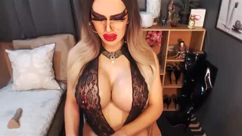 Loraine Cruz online show from 02-26-25, 06:04