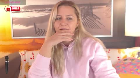 Snapshot of bigboobsarri chatting on 12-06-24, 08:59 BigBoobsArri online show from 12-06-24, 08:59