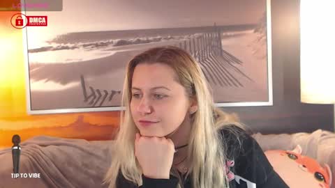 Snapshot of bigboobsarri chatting on 12-20-24, 01:47 BigBoobsArri online show from 12-20-24, 01:47