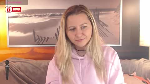 Snapshot of bigboobsarri chatting on 12-21-24, 02:04 BigBoobsArri online show from 12-21-24, 02:04