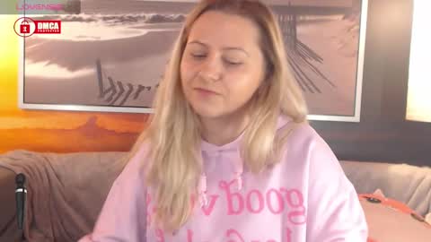 Snapshot of bigboobsarri chatting on 01-08-25, 08:18 BigBoobsArri online show from 01-08-25, 08:18