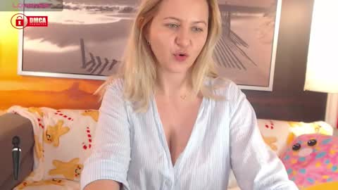 Snapshot of bigboobsarri chatting on 01-11-25, 12:29 BigBoobsArri online show from 01-11-25, 12:29