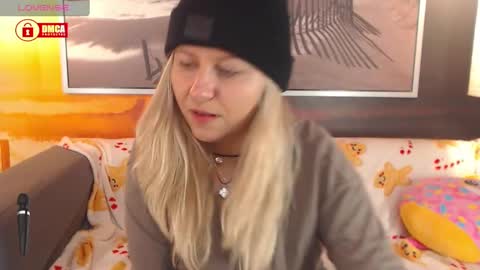 Snapshot of bigboobsarri chatting on 01-14-25, 12:33 BigBoobsArri online show from 01-14-25, 12:33