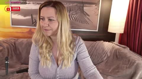 Snapshot of bigboobsarri chatting on 03-05-25, 07:05 BigBoobsArri online show from 03-05-25, 07:05