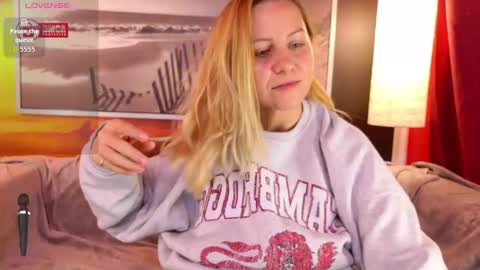 Snapshot of bigboobsarri chatting on 10-16-25, 08:10 BigBoobsArri online show from 10-16-25, 08:10