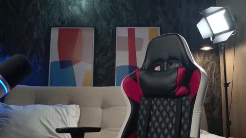 Snapshot of bigboottyxxx chatting on 11-08-25, 02:34 kyra Moor online show from 11-08-25, 02:34