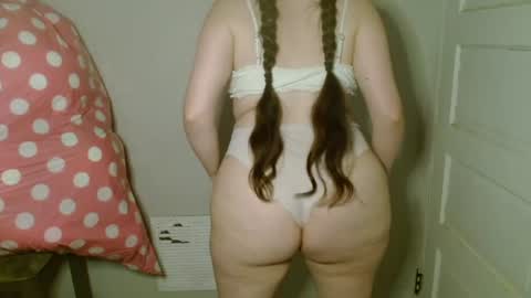 Snapshot of bigbootybunny chatting on 06-29-26, 04:19 Isabella online show from 06-29-26, 04:19