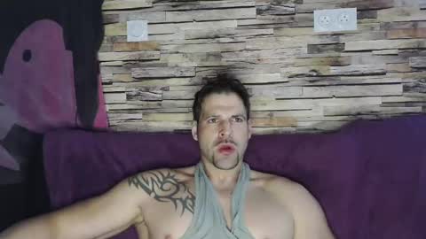 Snapshot of bigboyband chatting on 02-08-25, 08:42 Bigboyband online show from 02-08-25, 08:42