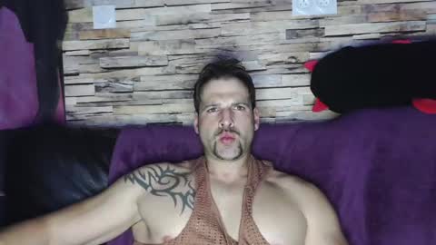 Snapshot of bigboyband chatting on 03-08-25, 08:14 Bigboyband online show from 03-08-25, 08:14