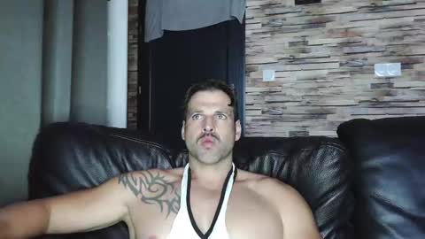 Snapshot of bigboyband chatting on 10-10-25, 06:29 Bigboyband online show from 10-10-25, 06:29