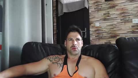 Snapshot of bigboyband chatting on 10-15-25, 01:22 Bigboyband online show from 10-15-25, 01:22