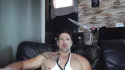 Snapshot of bigboyband chatting on 10-23-25, 03:33 Bigboyband online show from 10-23-25, 03:33