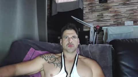 Snapshot of bigboyband chatting on 11-06-25, 02:51 Bigboyband online show from 11-06-25, 02:51