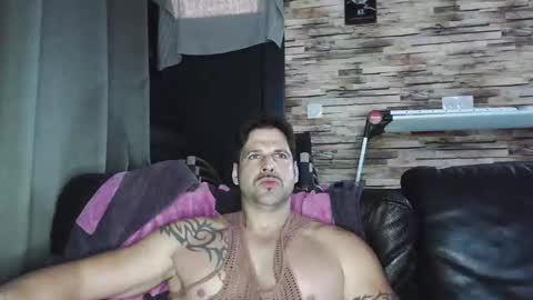 Snapshot of bigboyband chatting on 12-16-25, 04:01 Bigboyband online show from 12-16-25, 04:01