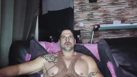 Snapshot of bigboyband chatting on 12-17-25, 06:58 Bigboyband online show from 12-17-25, 06:58