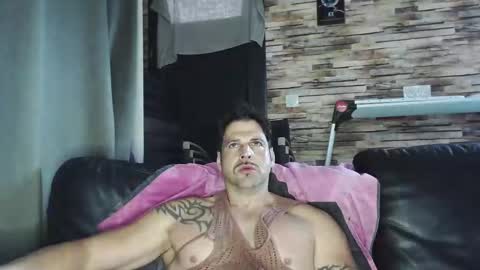 Snapshot of bigboyband chatting on 12-18-25, 08:31 Bigboyband online show from 12-18-25, 08:31