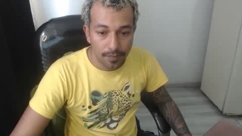 Snapshot of bigcock_hair chatting on 10-21-25, 08:09 bigcock_hair online show from 10-21-25, 08:09