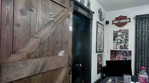 Snapshot of bigdbrillion chatting on 02-05-25, 08:11 Darryl online show from 02-05-25, 08:11