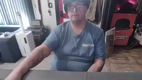 Snapshot of bigdbrillion chatting on 11-12-25, 04:51 Darryl online show from 11-12-25, 04:51