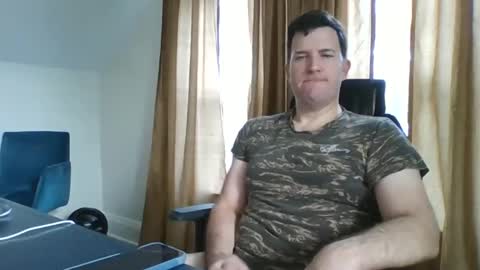 Snapshot of biggestballsonchatu chatting on 11-17-25, 04:57 BiggestBallsOnChatr online show from 11-17-25, 04:57