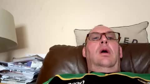 Snapshot of biggloves4bighands chatting on 09-20-25, 09:10 biggloves4bighands online show from 09-20-25, 09:10