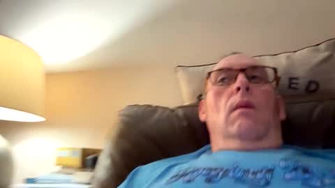 Snapshot of biggloves4bighands chatting on 11-17-25, 12:27 biggloves4bighands online show from 11-17-25, 12:27