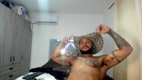 Snapshot of biglatino098 chatting on 06-11-26, 09:46 biglatino098 online show from 06-11-26, 09:46