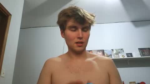 Snapshot of bigskinnyboyshh chatting on 05-19-26, 10:27 bigskinnyboyshh online show from 05-19-26, 10:27