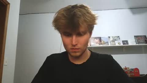 Snapshot of bigskinnyboyshh chatting on 05-26-26, 10:06 bigskinnyboyshh online show from 05-26-26, 10:06
