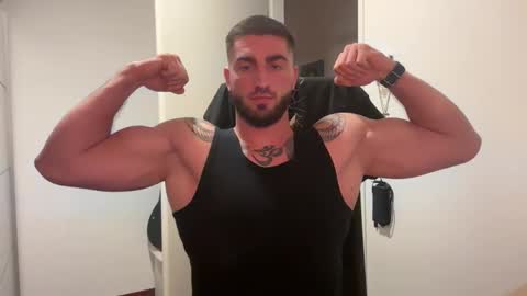 Snapshot of bigsnakeman1995 chatting on 10-18-25, 08:42 Gogo online show from 10-18-25, 08:42