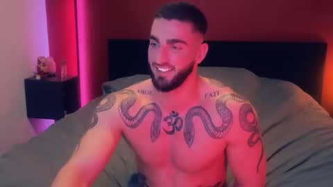 Snapshot of bigsnakeman1995 chatting on 11-12-25, 03:01 Gogo online show from 11-12-25, 03:01