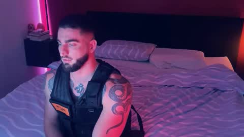 Snapshot of bigsnakeman1995 chatting on 11-29-25, 01:58 Gogo online show from 11-29-25, 01:58