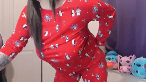 Snapshot of bigt3ti chatting on 12-24-24, 04:40 Nubia online show from 12-24-24, 04:40