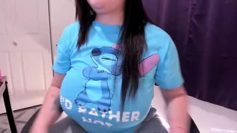 Snapshot of bigt3ti chatting on 01-11-25, 08:11 Nubia online show from 01-11-25, 08:11