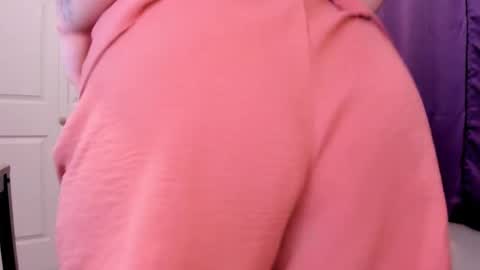 Snapshot of bigt3ti chatting on 01-17-25, 11:17 Nubia online show from 01-17-25, 11:17