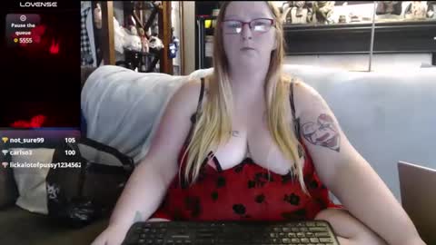 Snapshot of bigtitsgirl9991 chatting on 12-30-24, 07:04 Kim online show from 12-30-24, 07:04