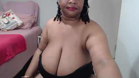 Snapshot of bigtitshornygirlxxx chatting on 09-21-25, 03:19 Lona online show from 09-21-25, 03:19
