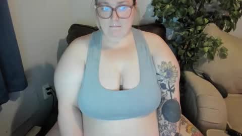 Snapshot of bigtittybbw chatting on 12-18-24, 10:24 bigtittybbw online show from 12-18-24, 10:24