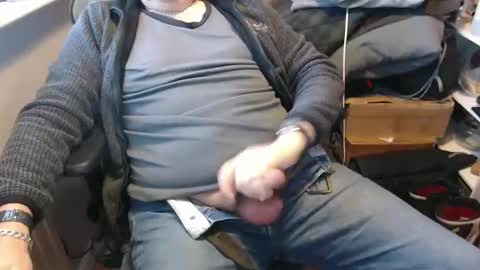 Snapshot of bigtone2_1968 chatting on 11-27-25, 08:27 bigtone2_1968 online show from 11-27-25, 08:27