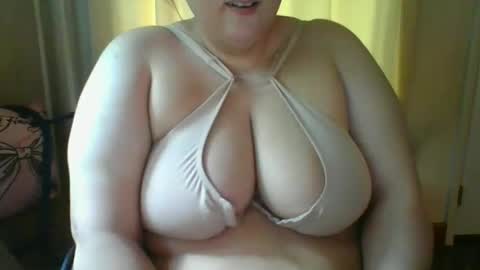 Snapshot of bigwheeliestyle chatting on 05-20-26, 06:25 Lady of the WHEEL online show from 05-20-26, 06:25