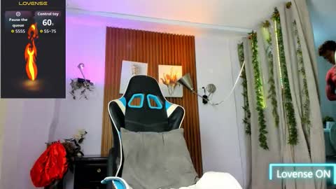 Snapshot of bigxxo chatting on 10-28-25, 02:04 bigxxo online show from 10-28-25, 02:04