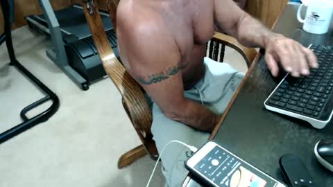 Snapshot of billy471 chatting on 06-12-26, 05:01 billy471 online show from 06-12-26, 05:01