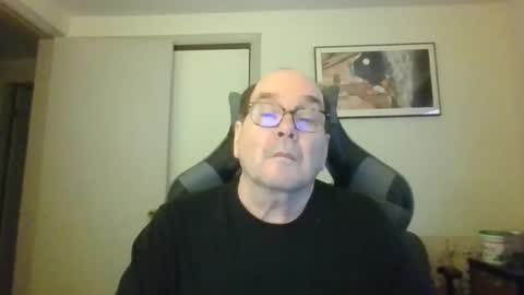 Snapshot of bink195234 chatting on 01-31-25, 03:33 Bink195234 online show from 01-31-25, 03:33