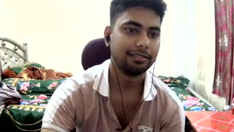 Snapshot of birbikrom104 chatting on 07-13-26, 07:44 birbikrom104 online show from 07-13-26, 07:44