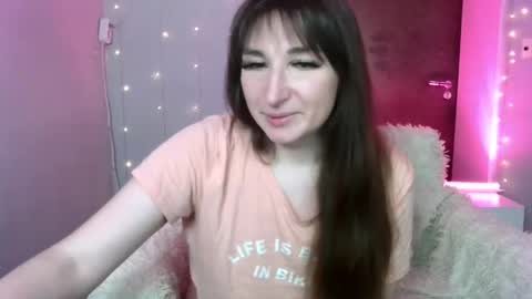 Snapshot of birdie_kiss chatting on 05-26-26, 09:00 birdie_kiss online show from 05-26-26, 09:00