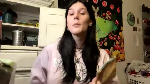 Snapshot of bitchesinthebasement chatting on 12-25-24, 10:16 bitchesinthebasement online show from 12-25-24, 10:16