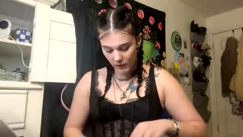 Snapshot of bitchesinthebasement chatting on 12-30-24, 10:55 bitchesinthebasement online show from 12-30-24, 10:55